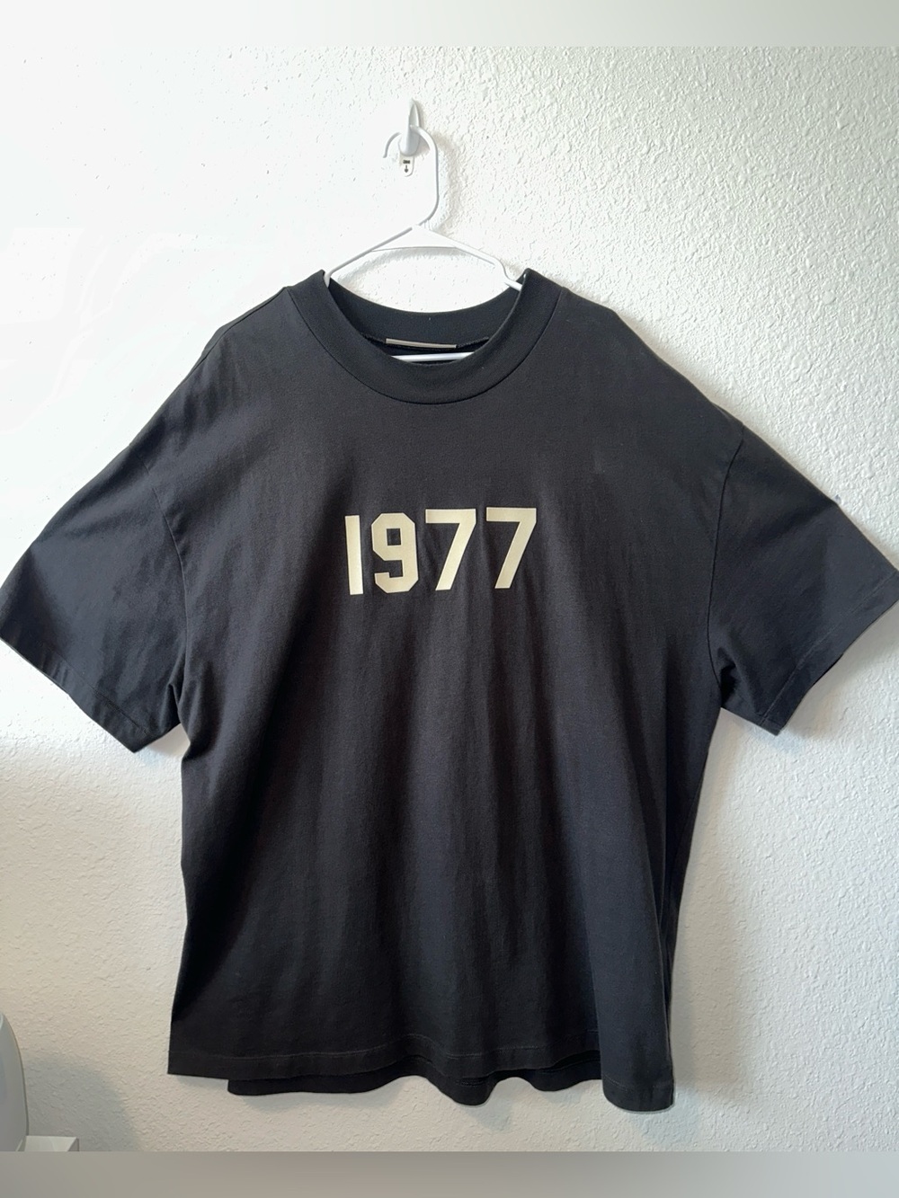 Essentials Black Short-Sleeve Tee with '1977' Graphic size XL